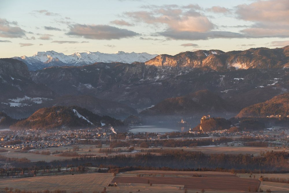 1280px-Bled_on_a_winter_morning.thumb.jpg.9ef52fdc0f0a2b6d2fe815fad5cb2b24.jpg