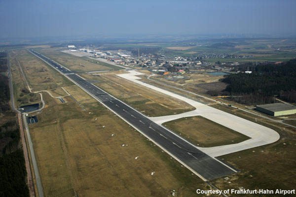 4-runway.jpg.390b65ec755b019a6da2737351b25159.jpg