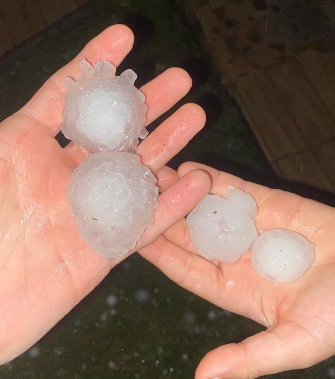 clima-mais-de-300-casas-sao-danificadas-por-chuva-de-granizo-em-chapeco-estima-defesa-civil-1.thumb.jpg.88c43a9f2f592d19f0ea9ae18b2659db.jpg