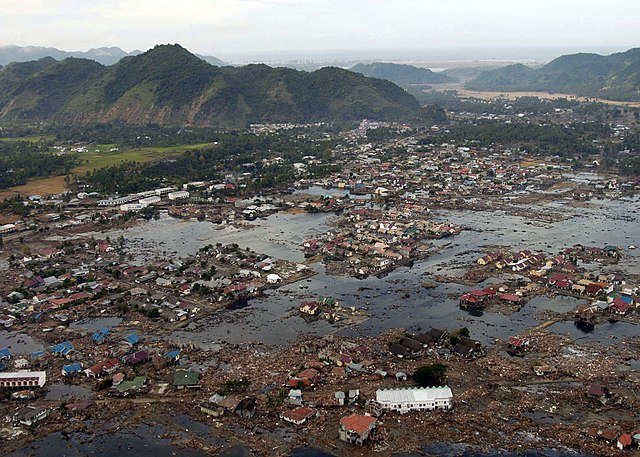 US_Navy_050102-N-9593M-040_A_village_near_the_coast_of_Sumatra_lays_in_ruin_after_the_Tsunami_that_struck_South_East_Asia.jpg.e73a7c2b872cfb6f6fbbf67e9fb5521d.jpg